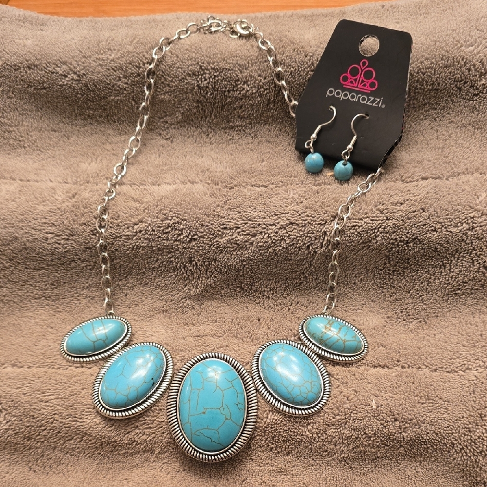 New Paparazzi Necklace & Earrings Set